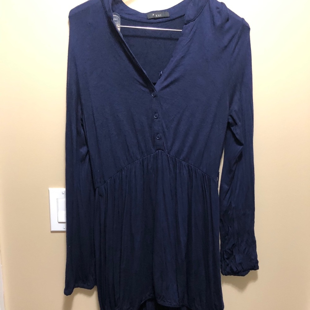 Long sleeved blue top